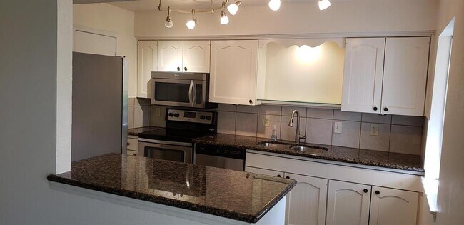 Foto del edificio - 6425 Burgoyne Rd