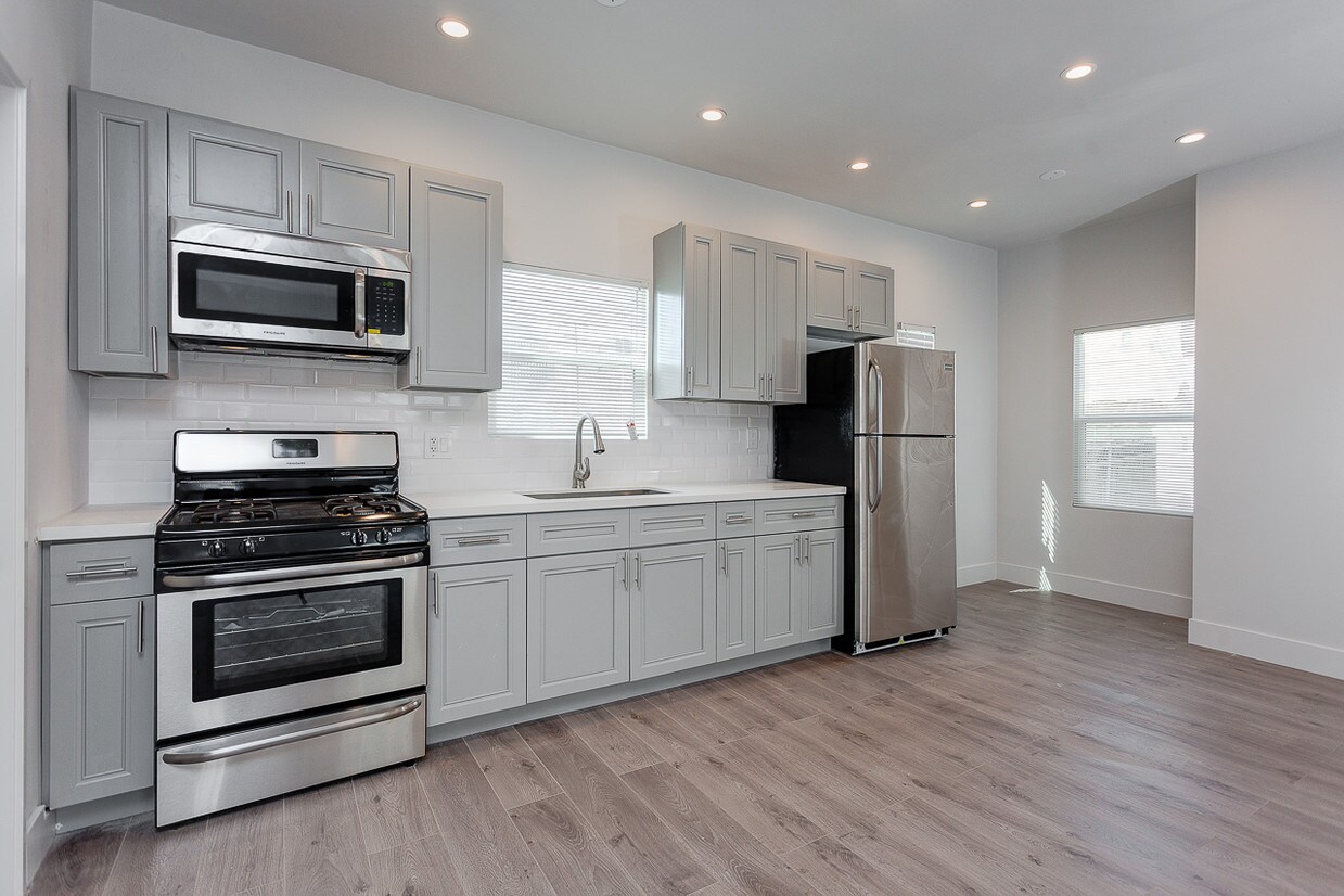 Foto principal - 2919 1/2 Leeward Ave