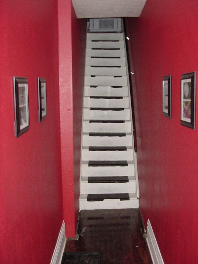 Foto del edificio - 4 br, 1 bath  - 440 Ranney St Uppr Upper