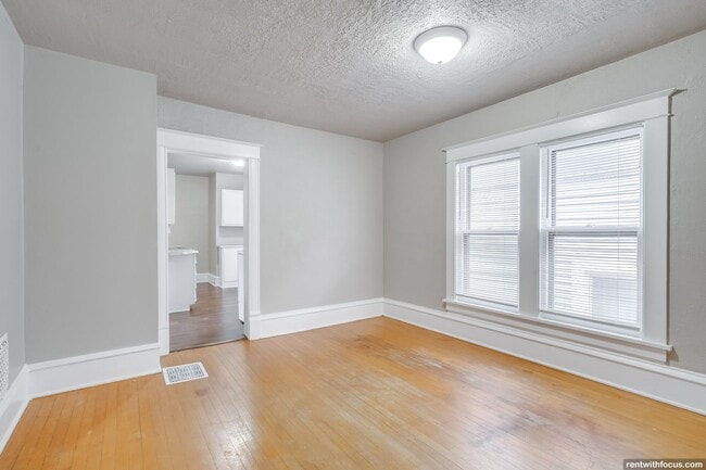 Building Photo - 328 Parkway Ave