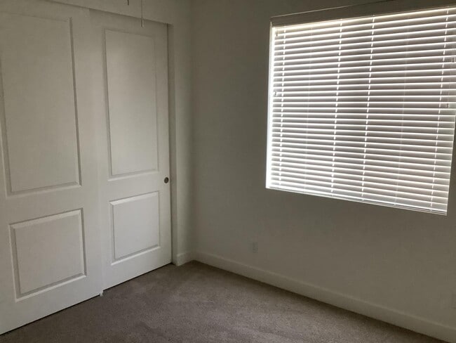 Foto del edificio - 2595 McCulloch Blvd N