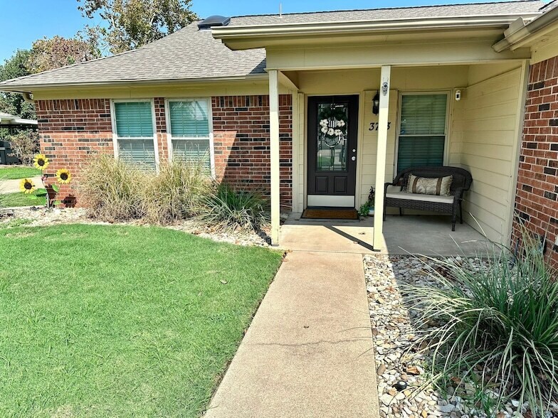Primary Photo - 3713 Lake Vista Ct