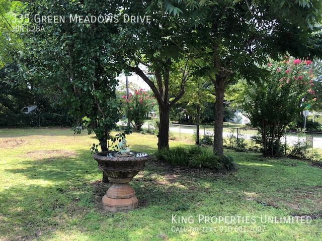 Foto del edificio - 335 Green Meadows Dr
