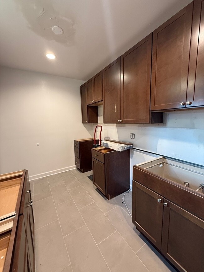 Foto del edificio - 2300 W Sunnyside Ave