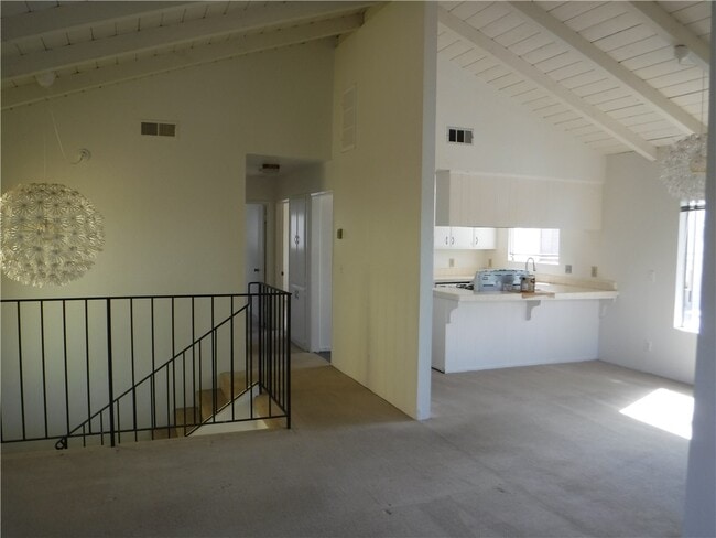 Building Photo - 500 Poinsettia Ave