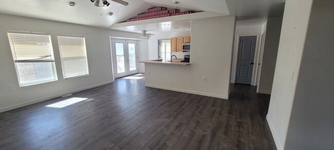 Building Photo - Charming home