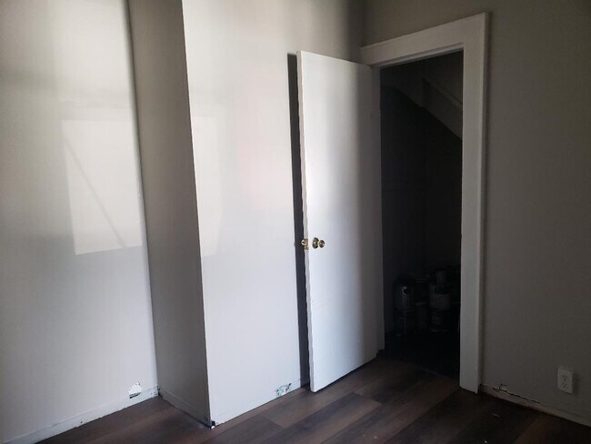 Building Photo - 11 Gilbert Pl