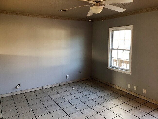 Foto del edificio - Cute midtown 3 bedroom, 1 bath home