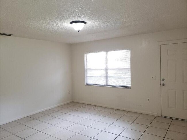 Foto del edificio - Two Bedroom Duplex In NE Ocala
