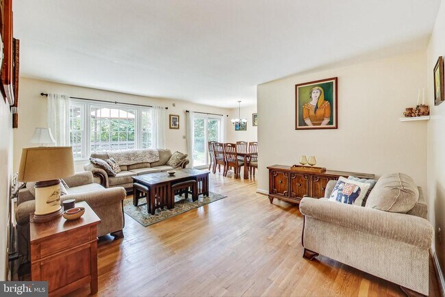 Foto del edificio - 806 Hope Ct