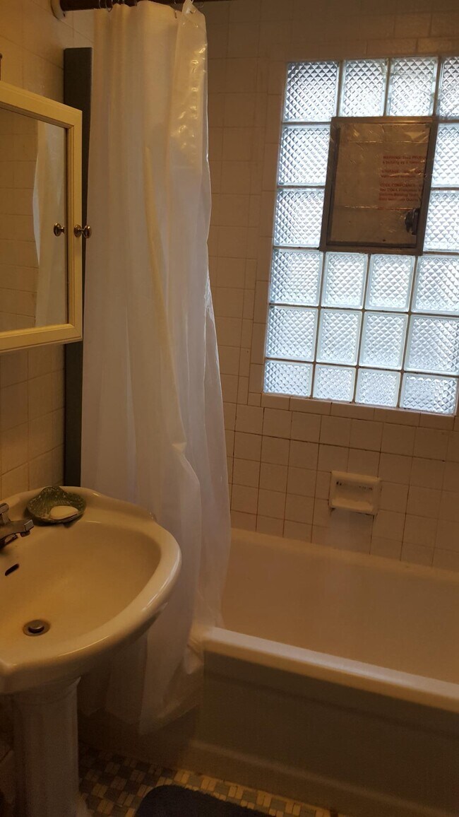 Foto del edificio - 3129 N Bartlett Ave