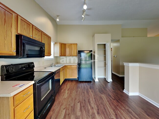 Building Photo - 7864 Fox Glen Dr