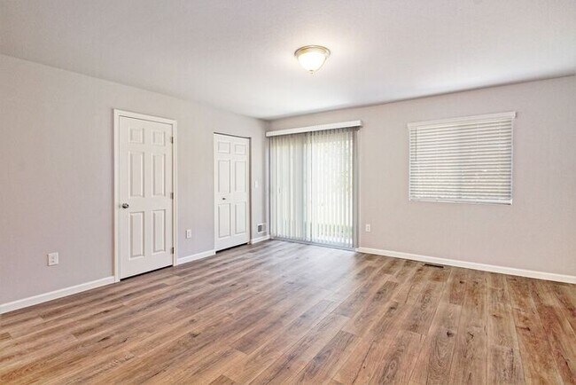 Building Photo - 2226 Macatawa Ln