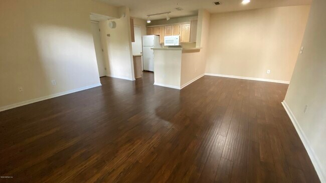 Foto del edificio - 7701 Timberlin Park Blvd