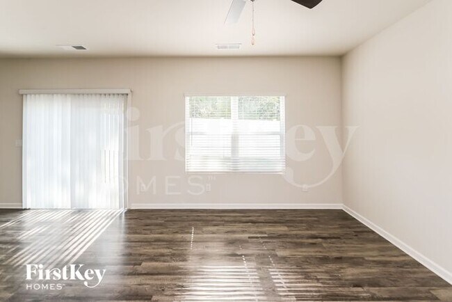 Foto del edificio - 6311 Mosley Glen Dr