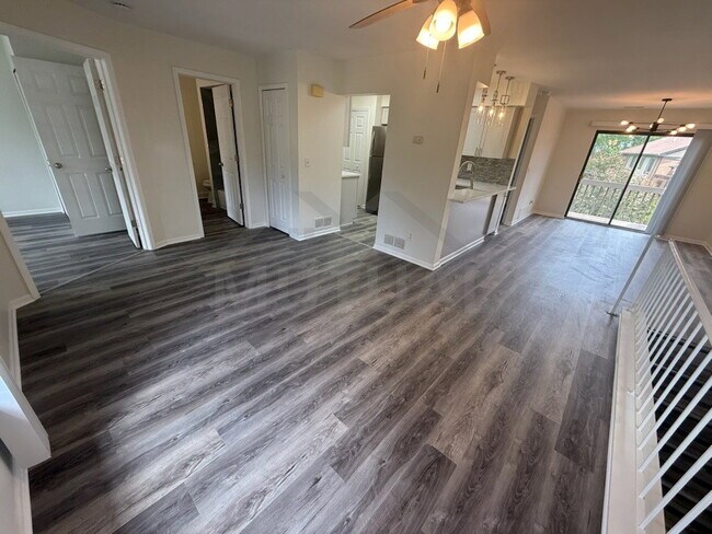 Foto del edificio - 1560 Meadowside Dr