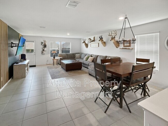 Foto del edificio - 8425 Fawn Creek Dr