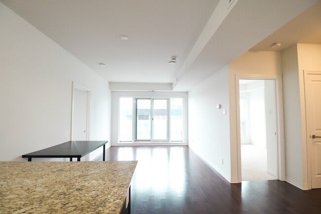 Building Photo - 242 Rideau St