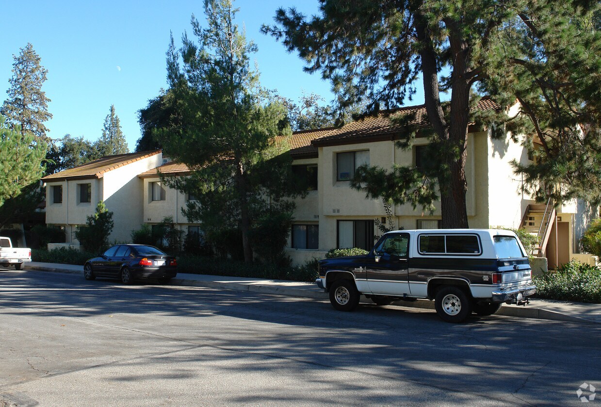 Primary Photo - 215 E Summer St