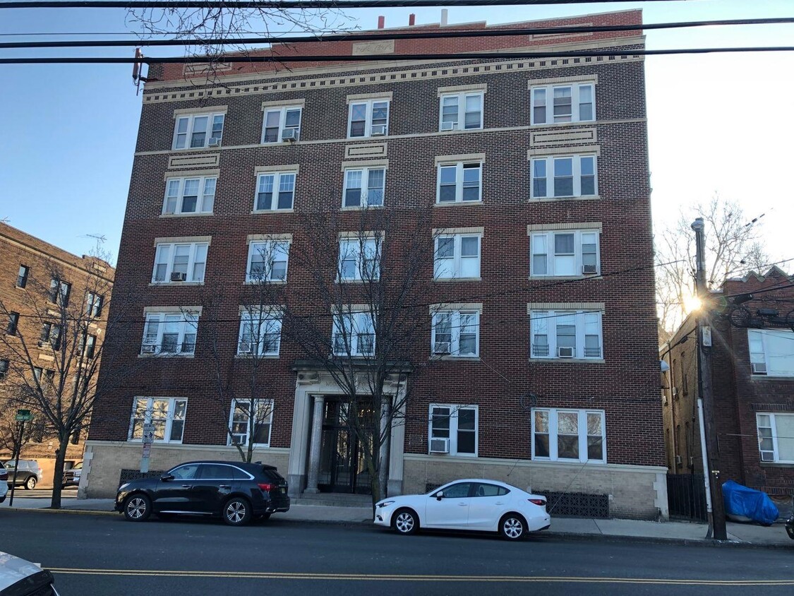 Primary Photo - 7112 Park Ave