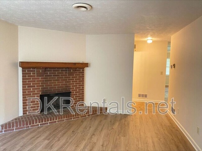 Building Photo - 811 Joseph Club Dr