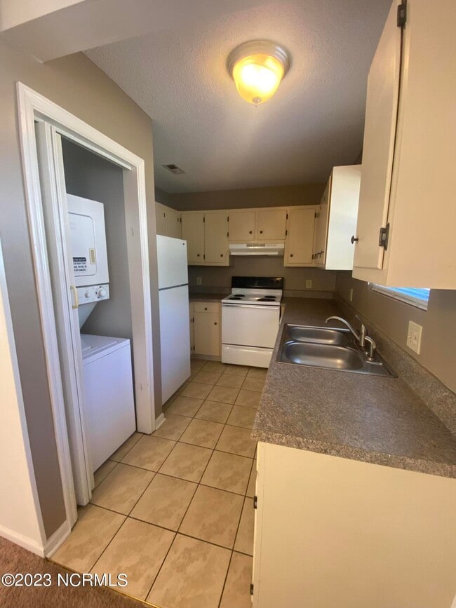 Building Photo - 251 Cordell Cir