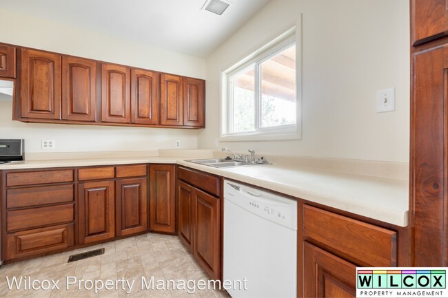 Building Photo - 3 br, 2 bath House - 1507 Zuni Drive