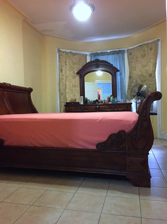 Foto del edificio - 1686 Linden St