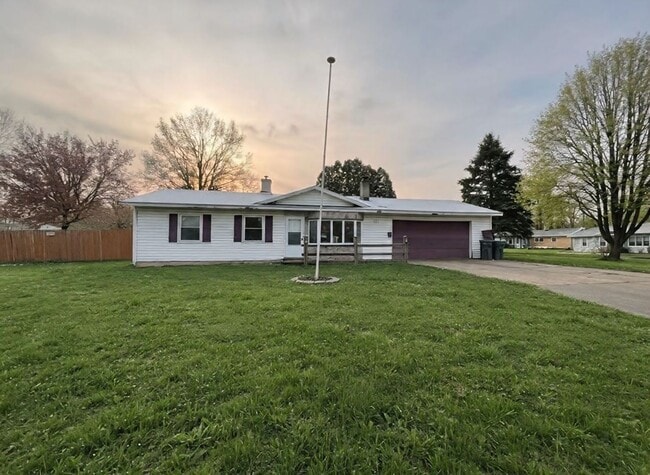 Building Photo - 3 Bedroom House