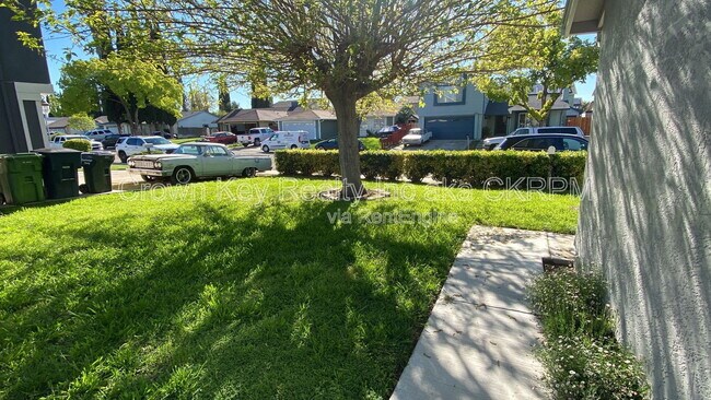 Building Photo - 1550 Griffith Pl