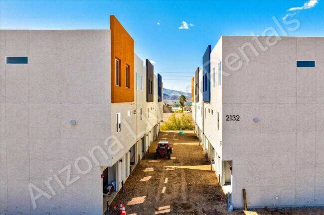 Building Photo - DISCOVER MINIMAL MODERN LIVING
