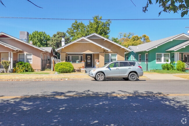 Central Marysville’s streets have rows of charming homes.
