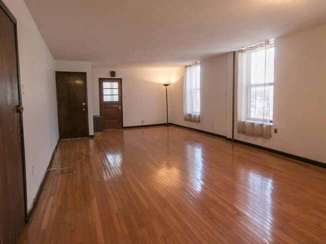Building Photo - 3 bedroom in Brooklyn NY 11219