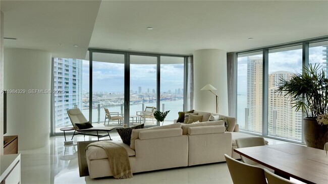 Foto del edificio - 300 Biscayne Blvd Way