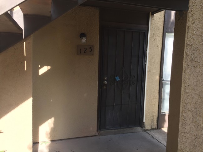 Foto del edificio - 1620 N Wilmot Rd