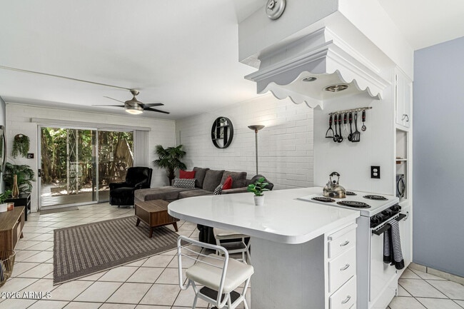 Foto del edificio - 6824 E 2nd St