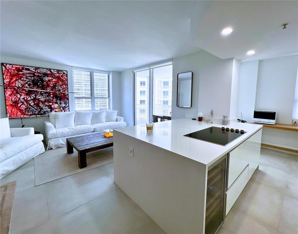Foto del edificio - 701 Brickell Key Dr