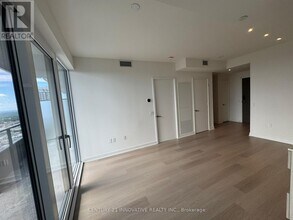 Building Photo - 448 Burnhamthorpe Rd W