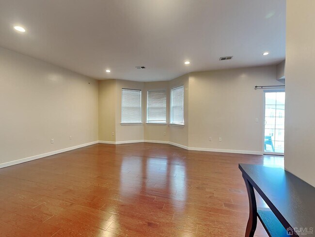 Building Photo - 347 Pond Ln