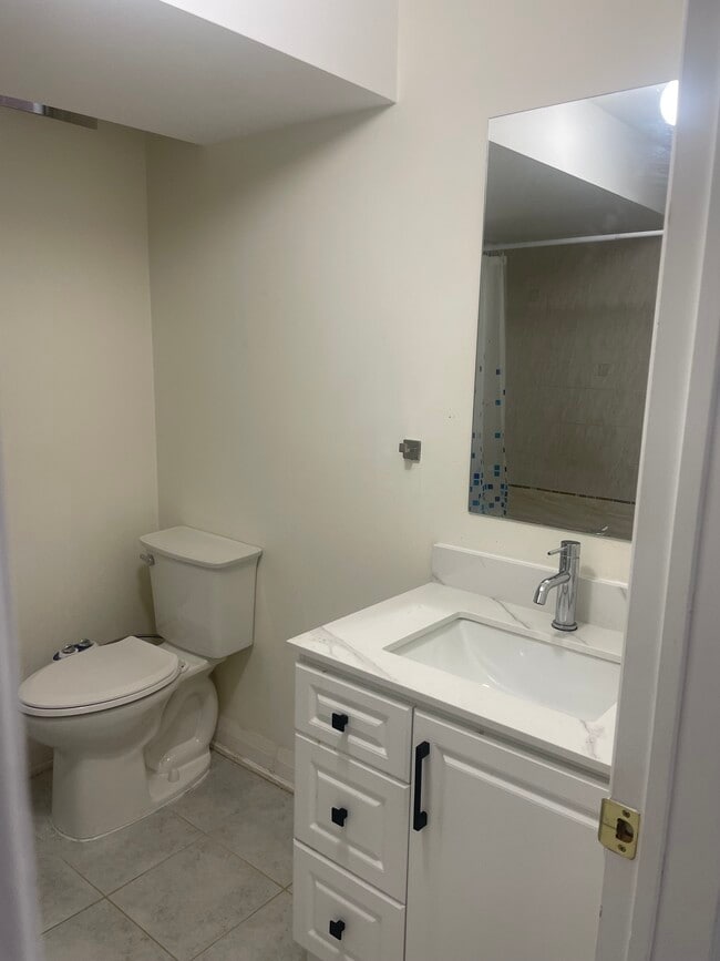 Building Photo - 100 Flurry Cir