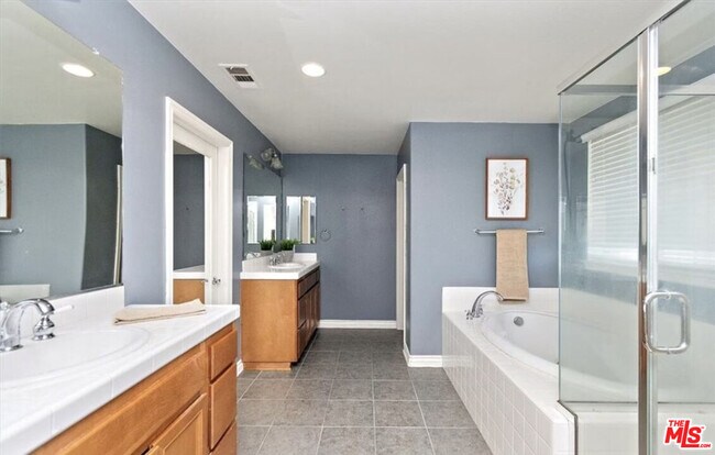 Building Photo - 5634 Cambria Dr