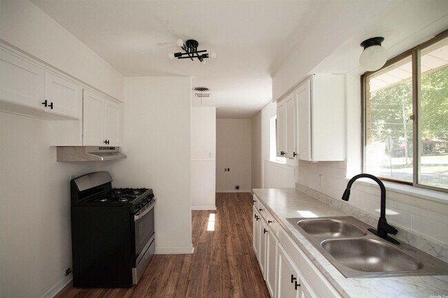 Building Photo - 4906 Manor Ave