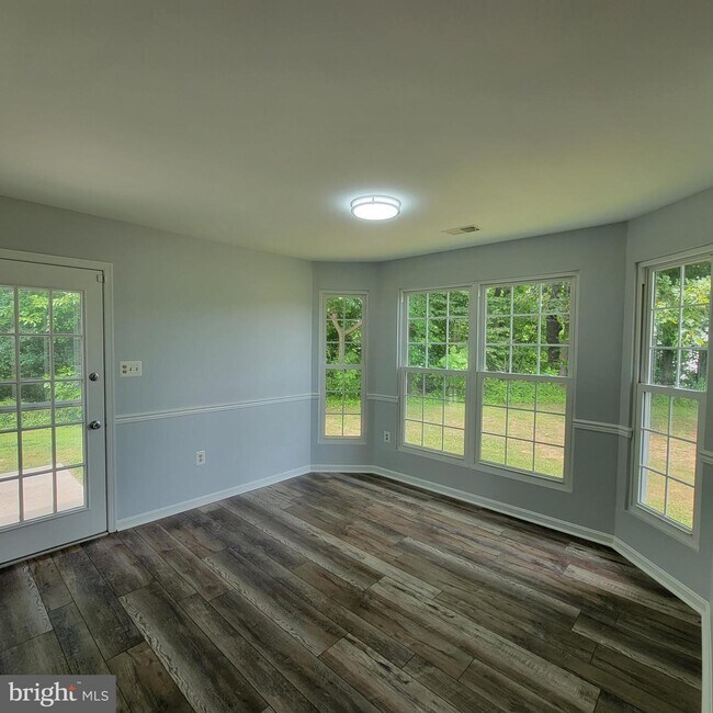 Foto del edificio - 6870 Briscoe Turn Rd