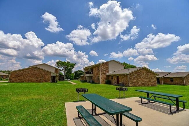 Foto del edificio - 1301 W College St