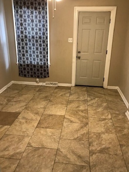 Living Room - 28 E Lee St