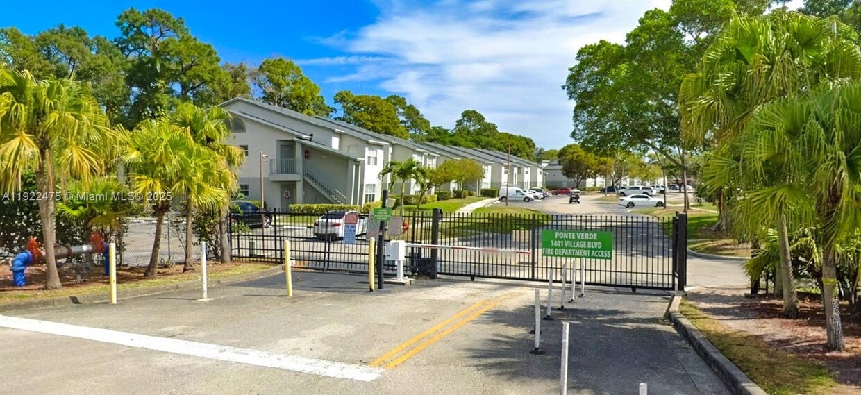 Foto principal - 1401 Village Blvd