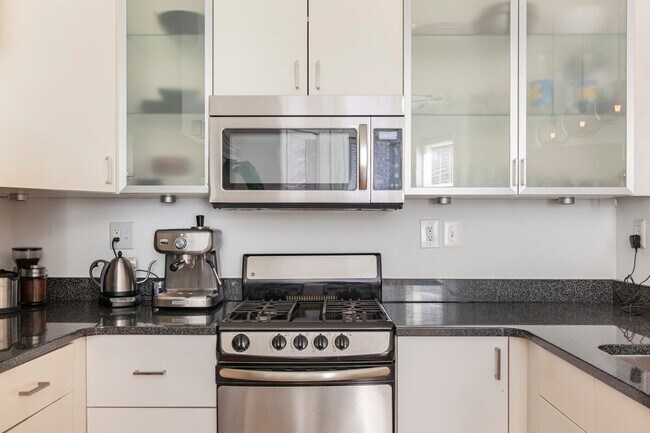 Foto del edificio - 1709 New Hampshire Ave NW