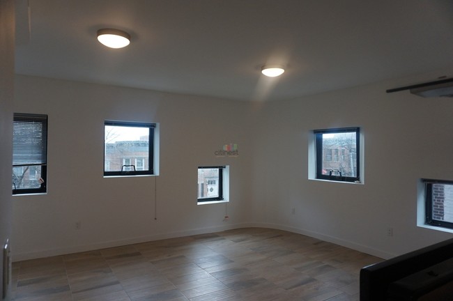 Building Photo - 761 55th St