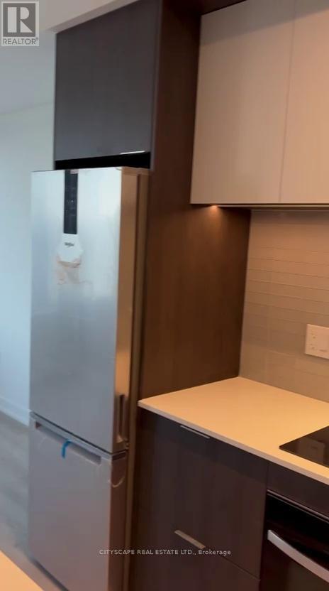 Photo du bâtiment - 395 Square One Dr