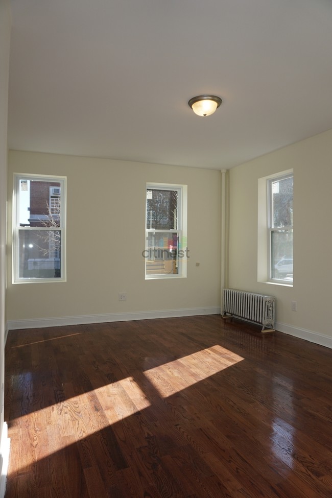 Foto del edificio - 8602 Ridge Blvd